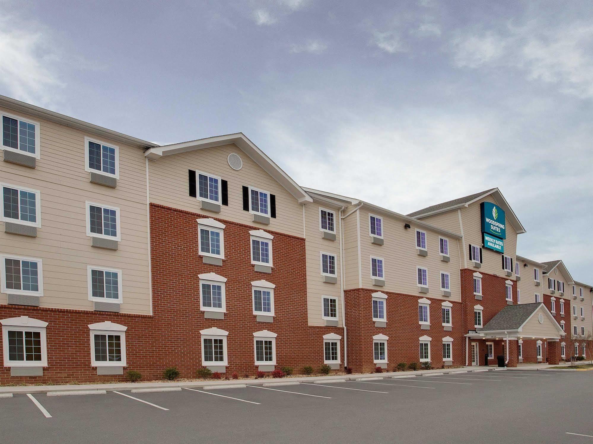 Woodspring Suites Fredericksburg Exterior photo