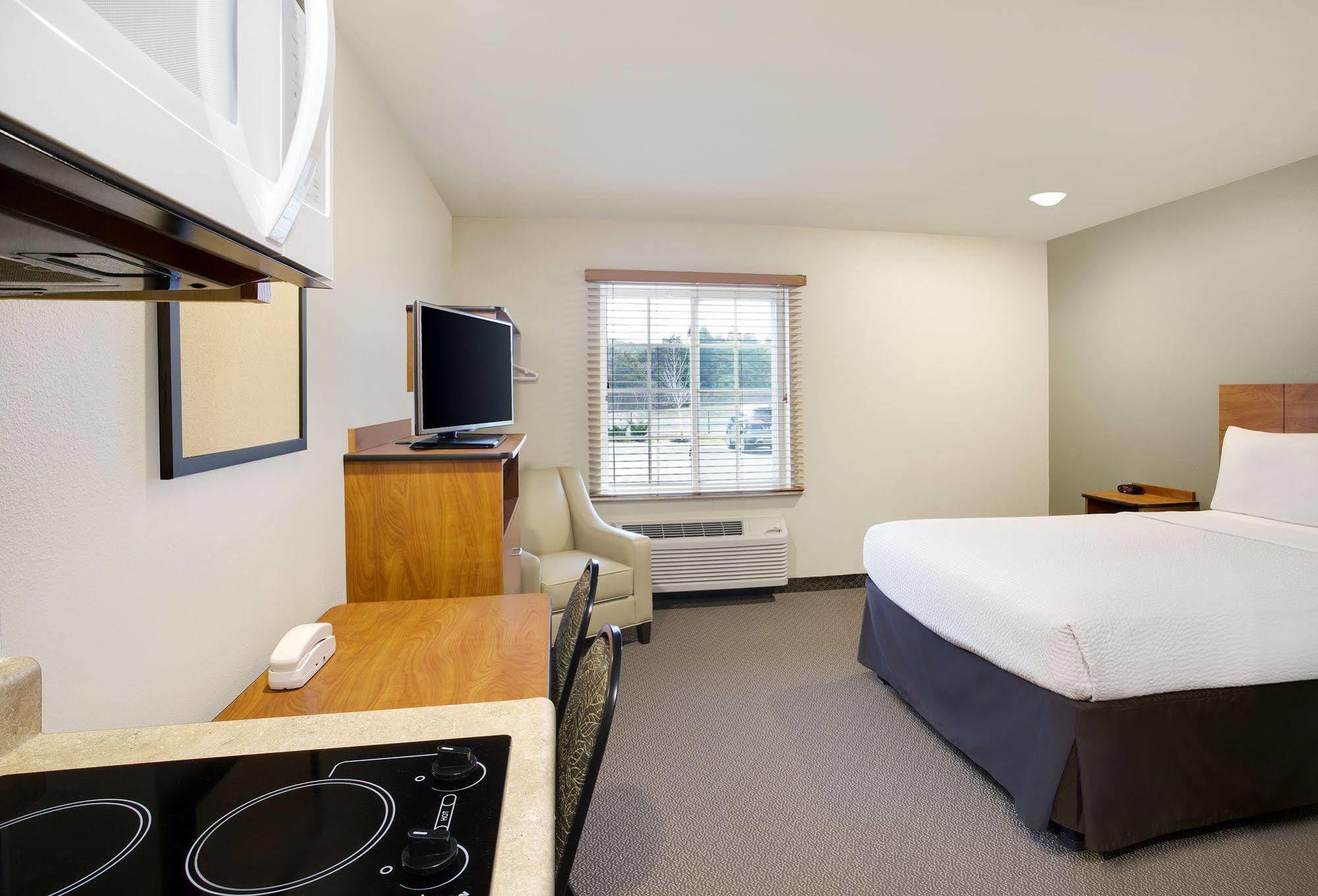 Woodspring Suites Fredericksburg Exterior photo