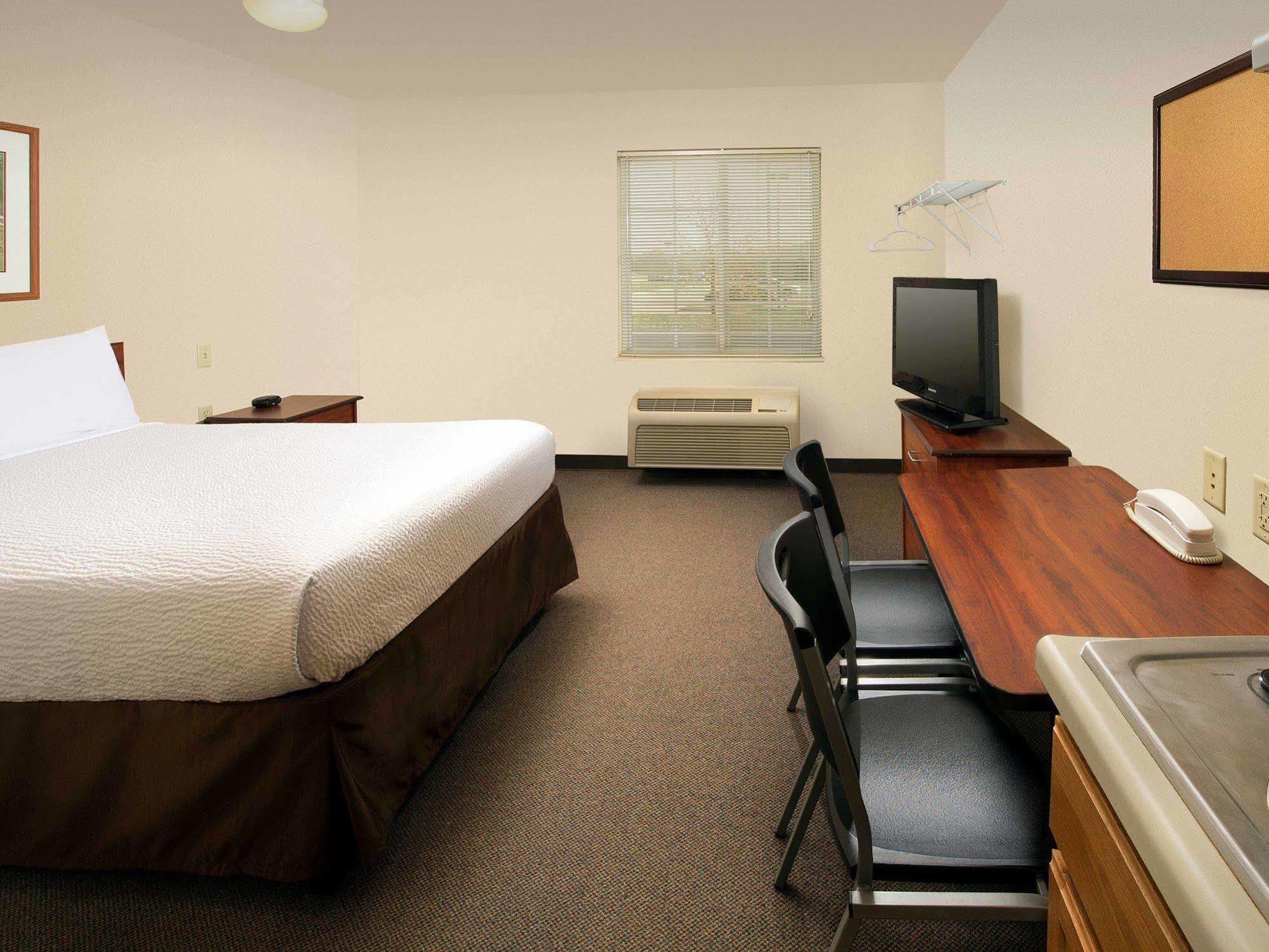 Woodspring Suites Fredericksburg Exterior photo