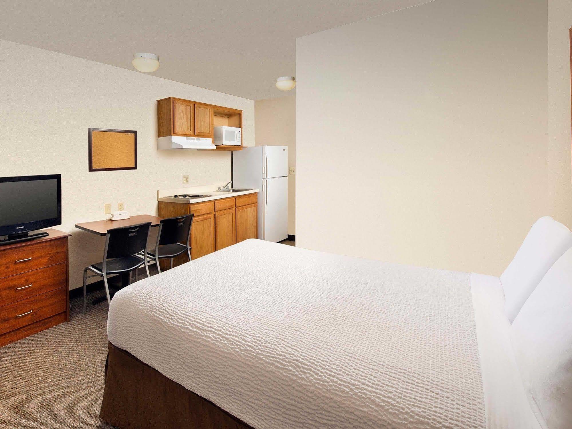 Woodspring Suites Fredericksburg Exterior photo