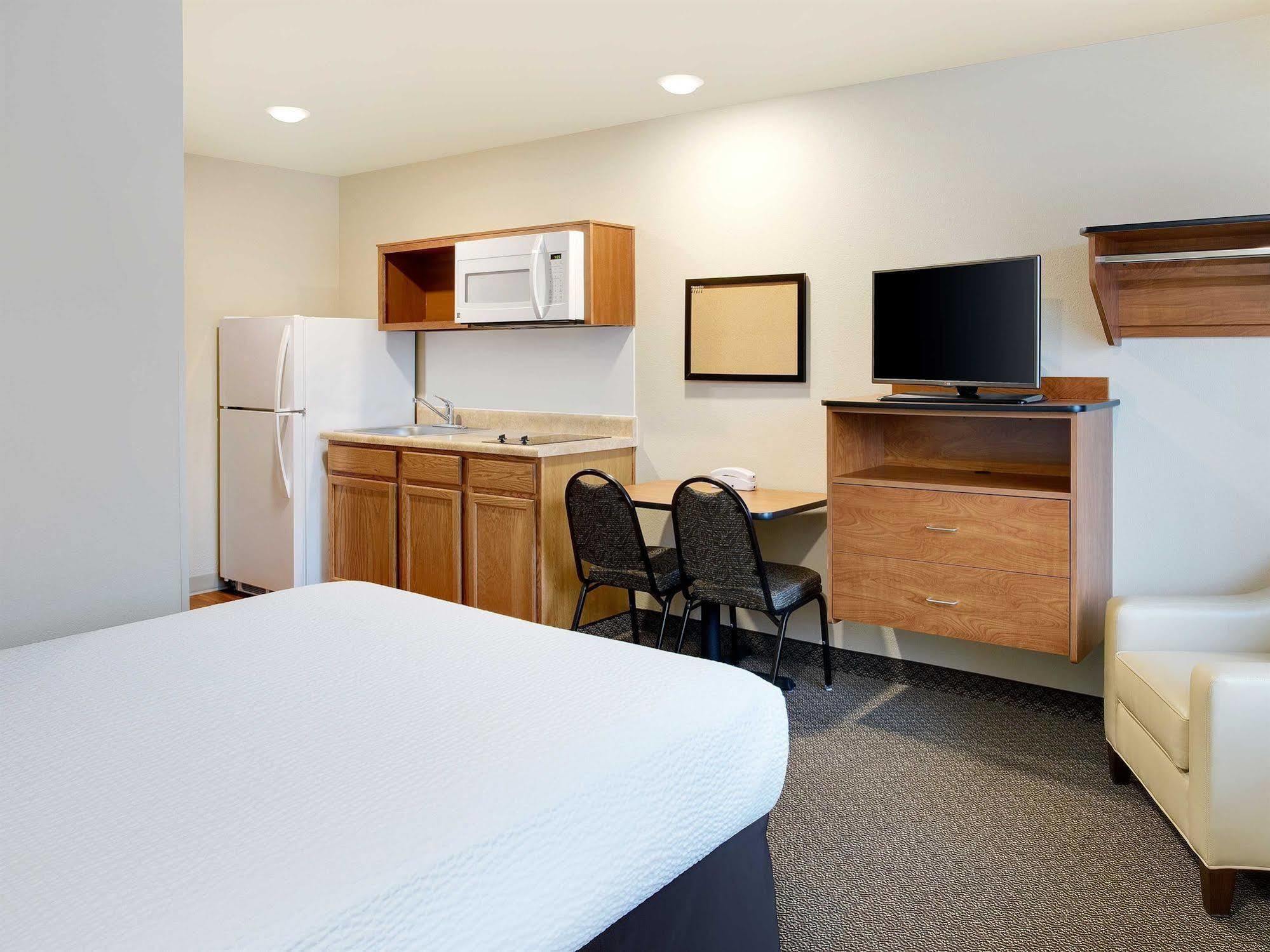Woodspring Suites Fredericksburg Exterior photo