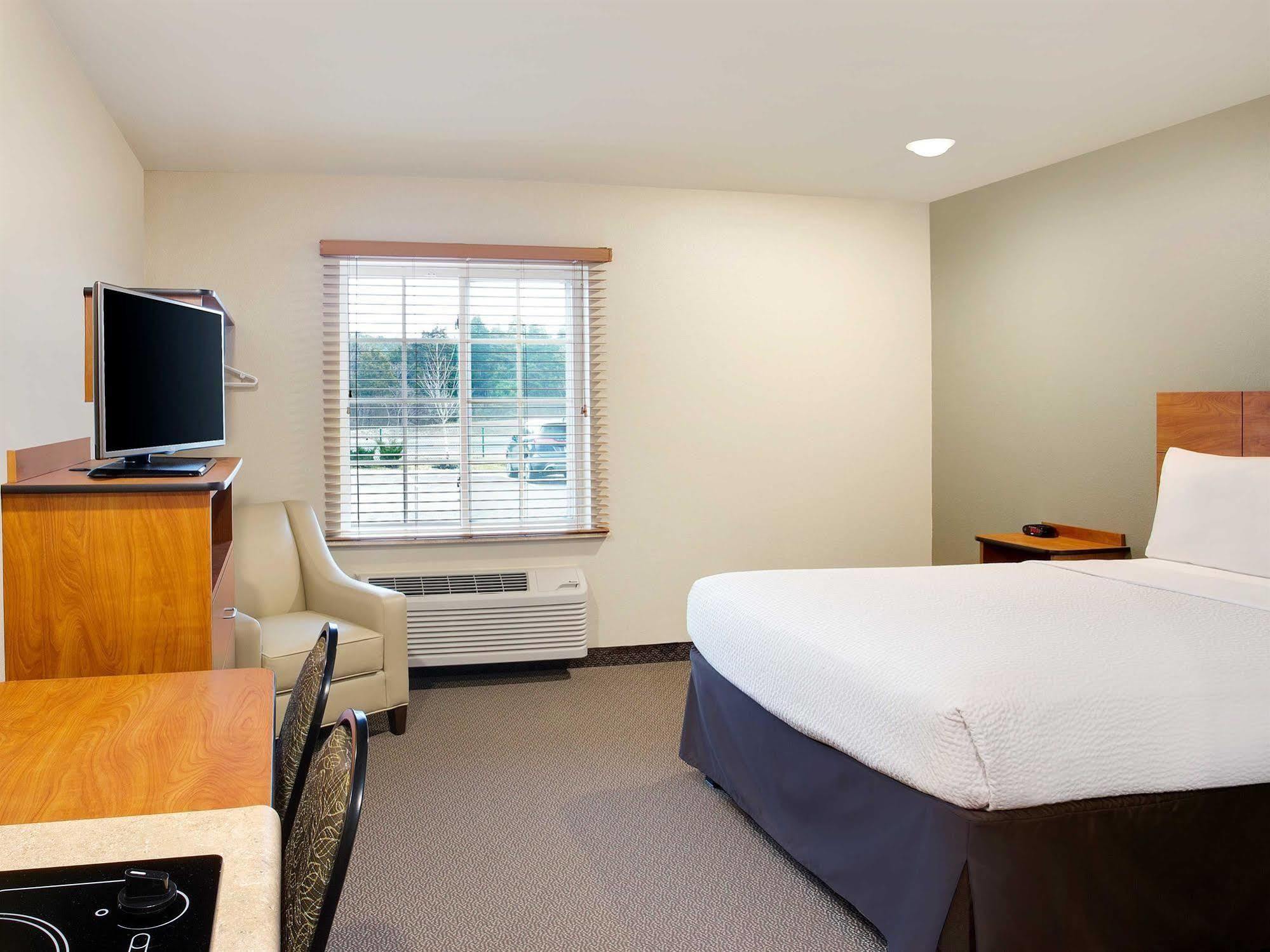 Woodspring Suites Fredericksburg Exterior photo